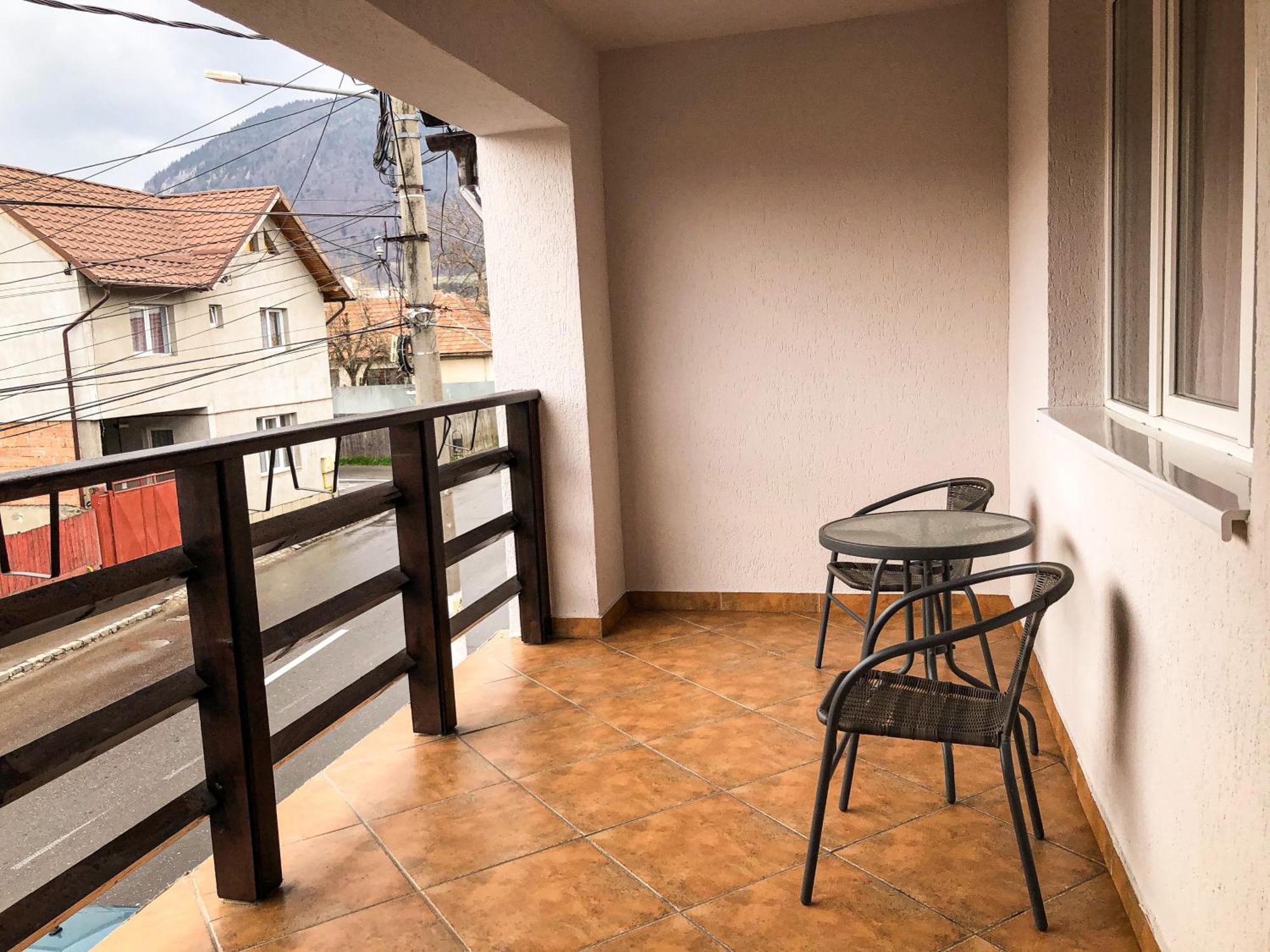 Pensiunea Aliart Zărneşti Exterior foto